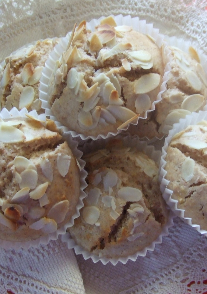 Una foto de Muffins integrales de almendras y jengibre