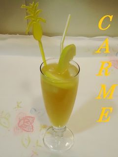 Una foto de Refresco de té verde y multifrutas