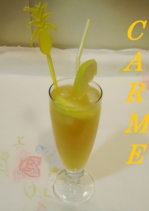 Una foto de Refresco de té verde y multifrutas