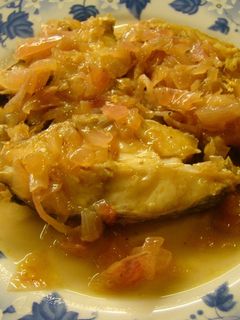 Una foto de Besugo encebollado