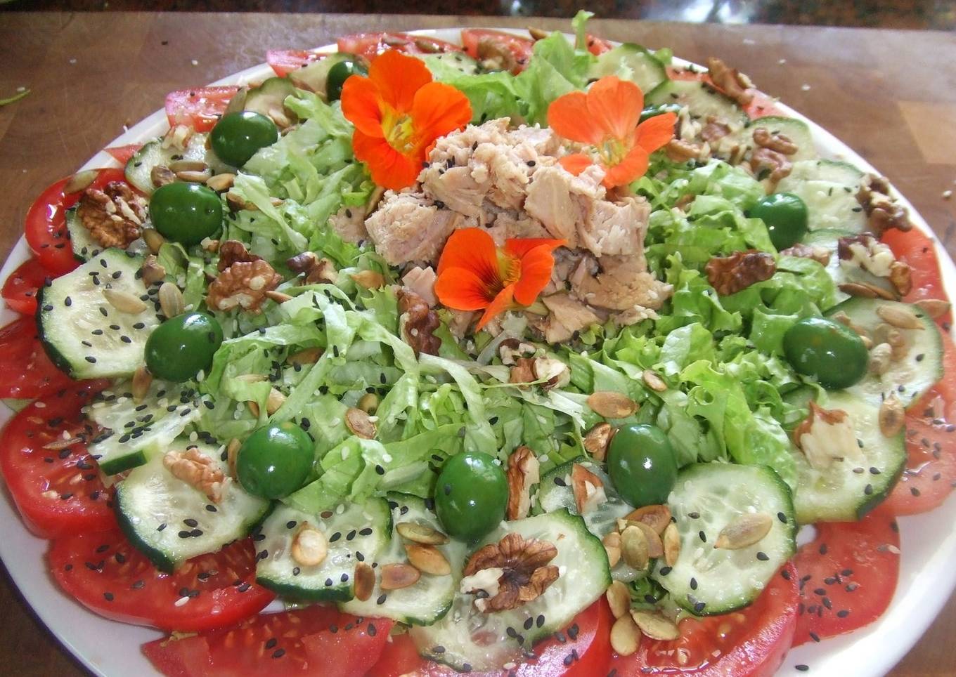 Ensalada variada con semillas y nueces<br />