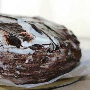 Torta de chocolate negro y mousse de chocolate blanco