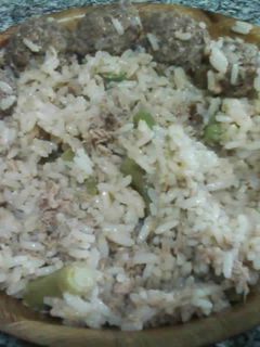 Una foto de Pelotitas de carne con arroz y atún