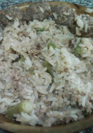 Una foto de Pelotitas de carne con arroz y atún