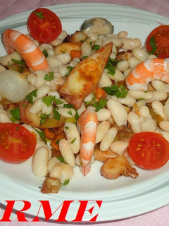 Una foto de Ensalada de alubias, langostinos y pulpo