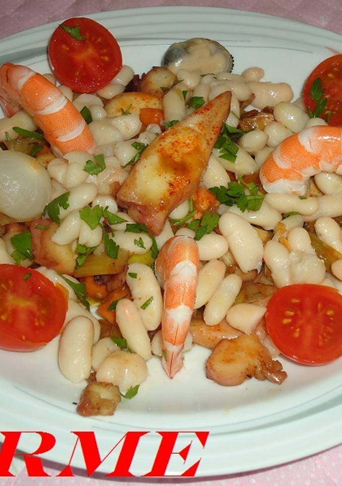 Una foto de Ensalada de alubias, langostinos y pulpo
