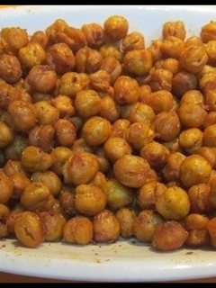 Una foto de Garbanzos fritos con crujiente de cebolla