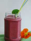Batido de frutos rojos, pomelo y leche en polvo