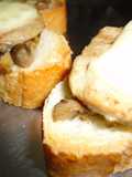 Pintxo de solomillo con champiñones y brie