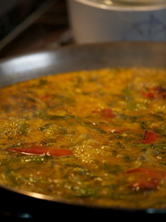 Una foto de Paella de verduras variadas