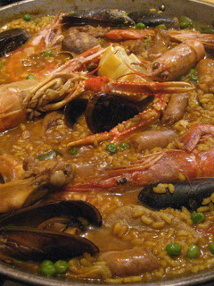 Una foto de Paella mar y montaña