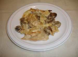 Foto principal de Lonchas de pollo, champiñones y salsa de bechamel
