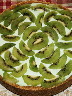 Una foto de Cheesecake limonizado con kiwi sin horno