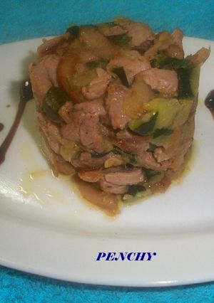Una foto de Tartar de atún rojo, setas y calabacines