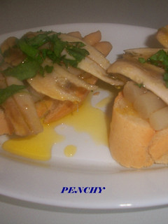 Una foto de Tostas de espárragos con boquerones anchoados