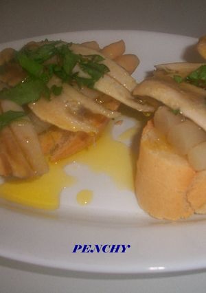 Una foto de Tostas de espárragos con boquerones anchoados