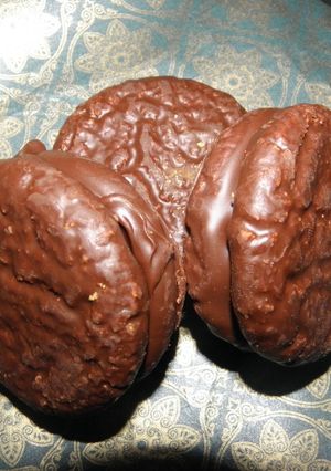 Una foto de Alfajorcitos de café con dulce de leche y chocolate