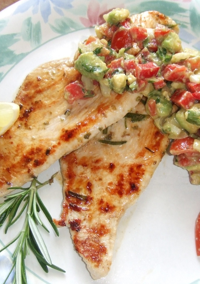 Una foto de Salsa de aguacates para carnes y pescados