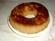 Una foto de postres con bananas en horno