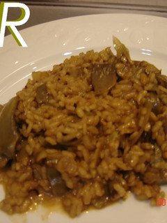 Una foto de Risotto de alcachofas al curry
