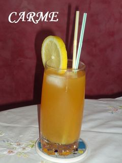 Una foto de Refresco de té verde, limonada y naranja