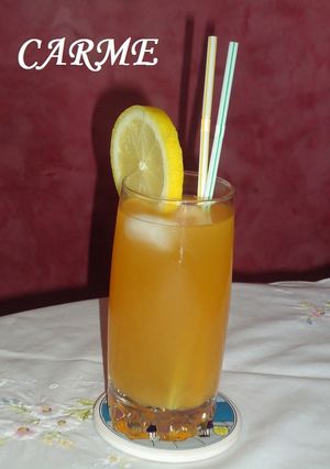 Una foto de Refresco de té verde, limonada y naranja