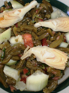 Una foto de Ensalada de nopales con alcachofas