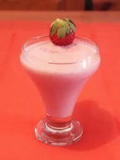 Una foto de Batido de fresas, plátano y manzana