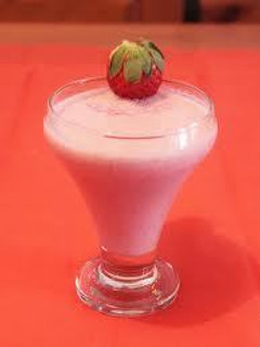 Una foto de Batido de fresas, plátano y manzana