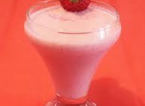 Una foto de Batido de fresas, plátano y manzana