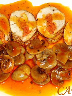 Una foto de Solomillo de cerdo relleno con sobrasada y aceitunas