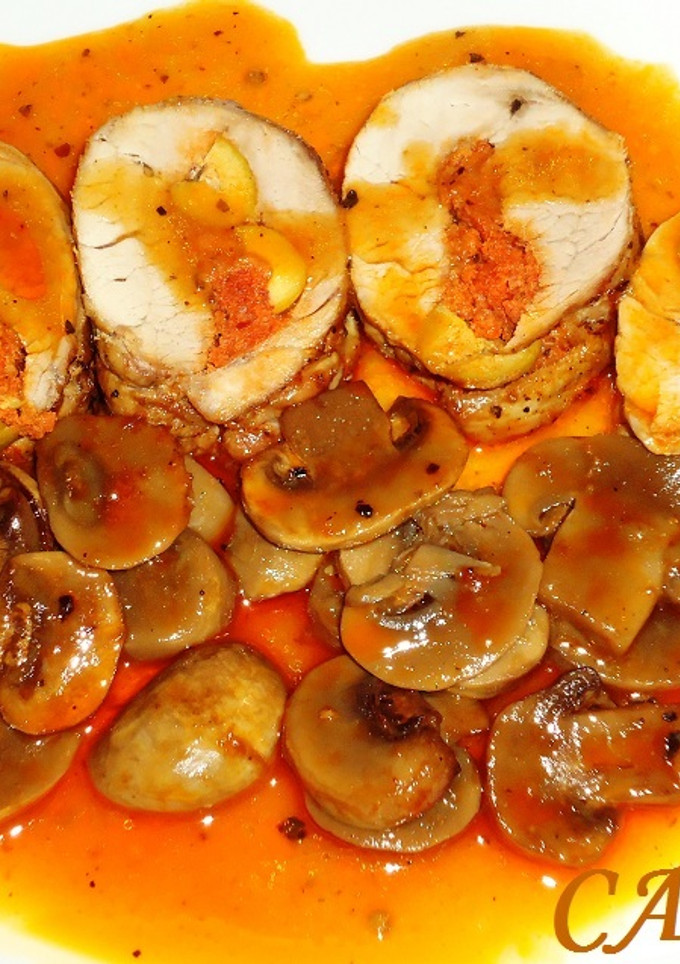 Una foto de Solomillo de cerdo relleno con sobrasada y aceitunas