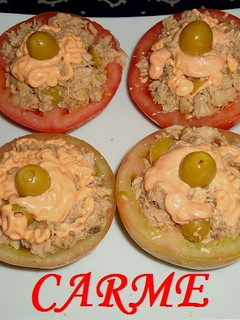 Una foto de Tomates rellenos de atún y aceitunas