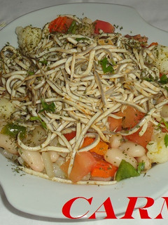 Una foto de Ensalada de alubias y anguriñas
