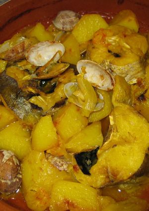 Una foto de Caldereta de merluza al horno