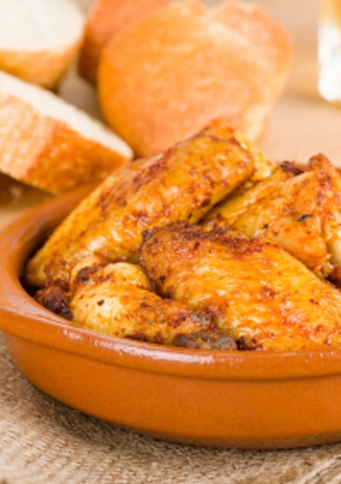 Una foto de Pollo al ajillo