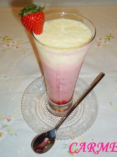 Una foto de Batido de fresones y piña