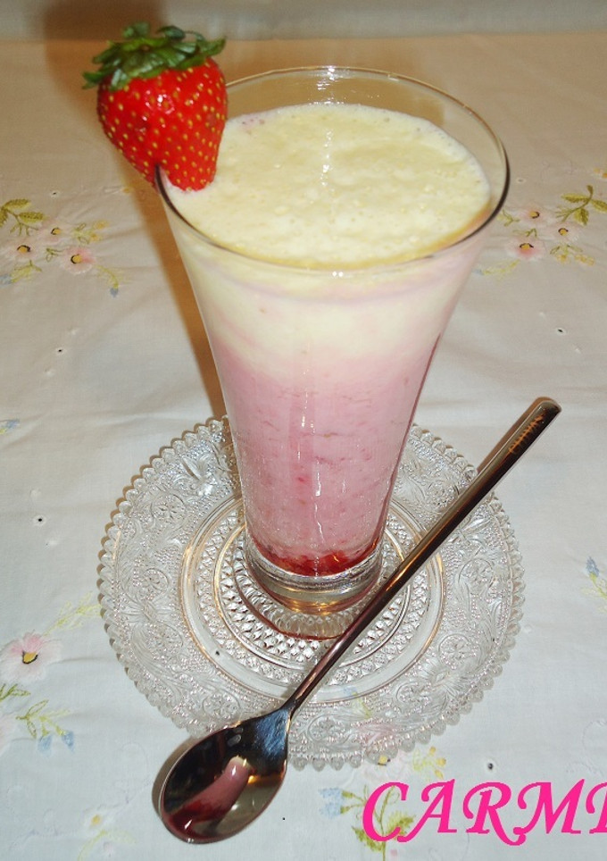 Una foto de Batido de fresones y piña