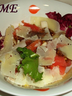 Una foto de Ensalada de endivias y salmón ahumado