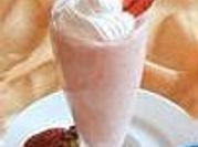 Una foto de malteadas con helado de fresa