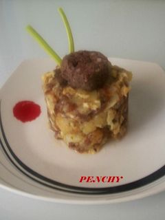 Una foto de Timbal de revuelto de patatas con morcilla y huevo
