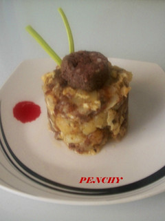 Una foto de Timbal de revuelto de patatas con morcilla y huevo