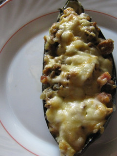 Una foto de Berenjenas rellenas de carne y setas