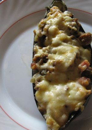 Una foto de Berenjenas rellenas de carne y setas