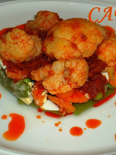 Una foto de Verduras con coliflor y sobrasada