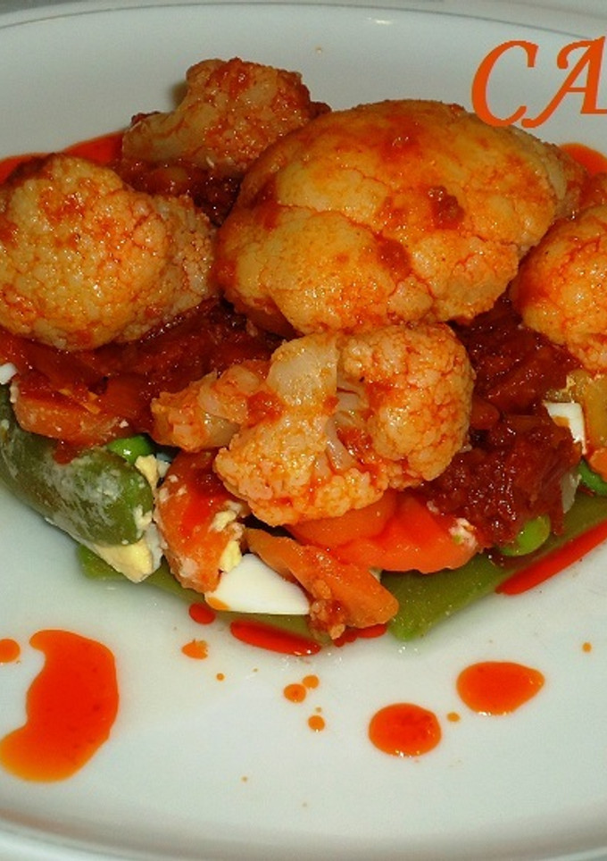 Una foto de Verduras con coliflor y sobrasada