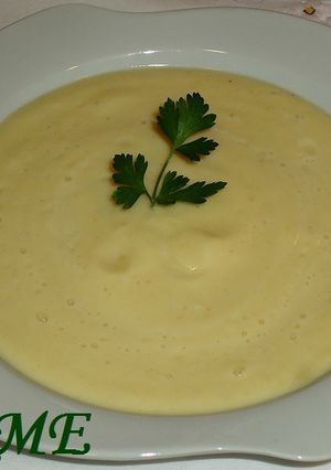 Una foto de Crema fria de calabacín y manzana