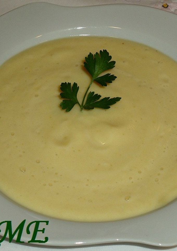 Una foto de Crema fria de calabacín y manzana