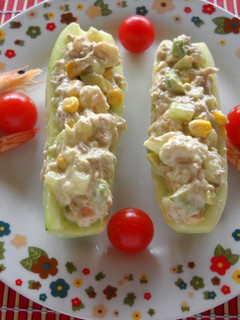 Una foto de Barcas de pepino rellenas