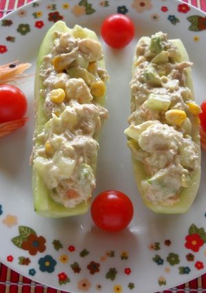 Una foto de Barcas de pepino rellenas